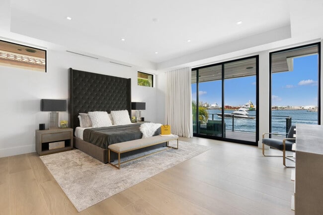 Building Photo - 1957 Harbourview Dr