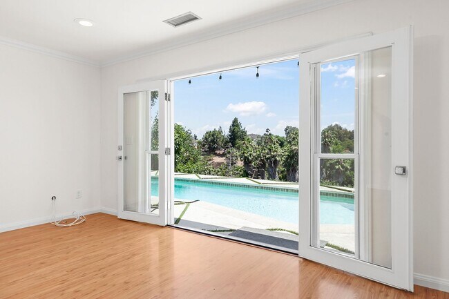 Building Photo - Welcome to Your Dream Home in Sunny San Di...