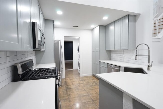 Building Photo - 8006 Tiffany Dr