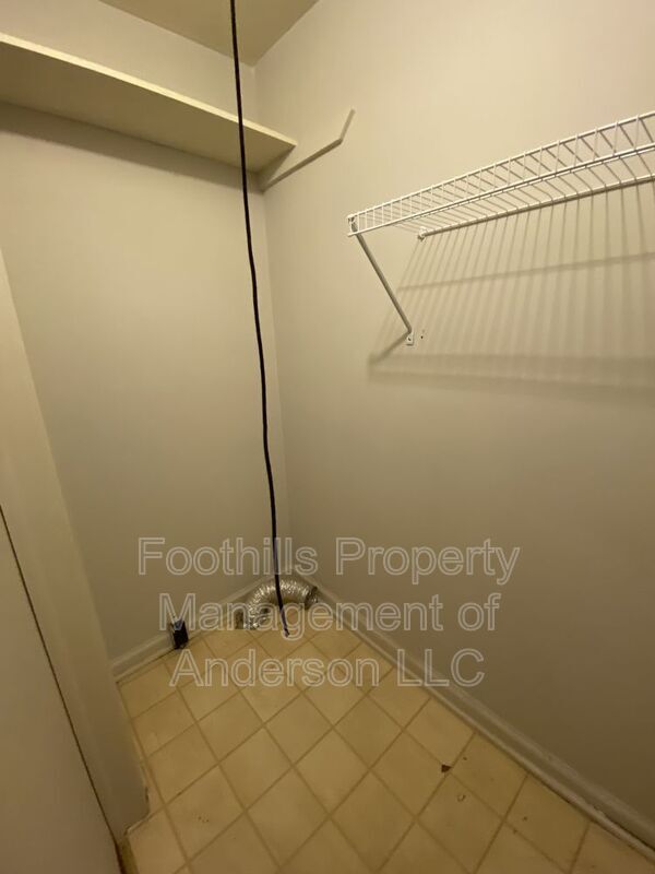 Building Photo - 401 Shannon Way