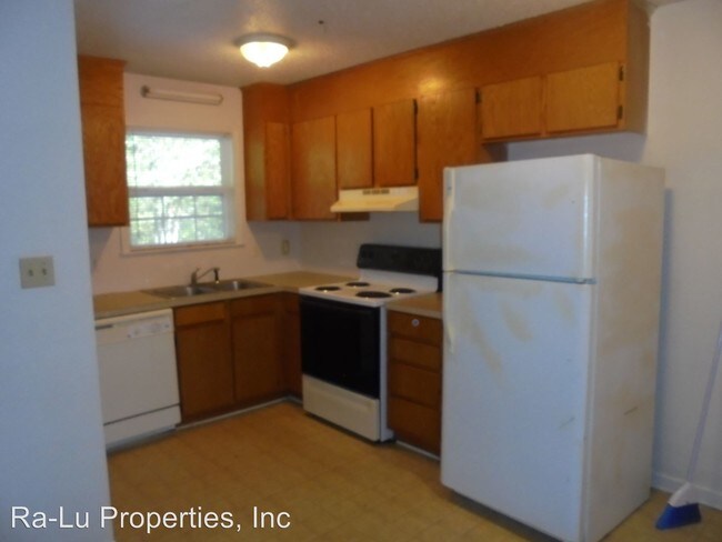 Building Photo - 220 Pitts St