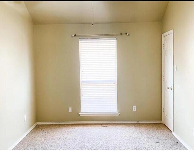 Building Photo - 9229 Daystar Dr