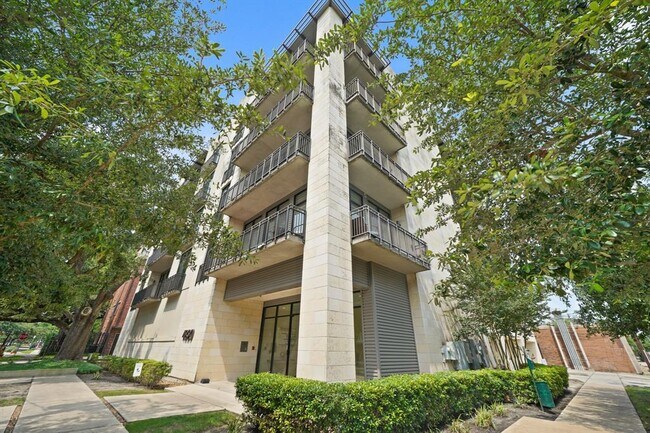 Primary Photo - 4820 Caroline St