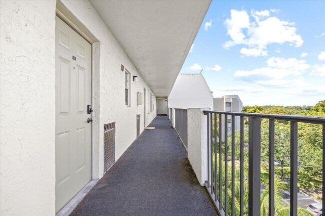 Building Photo - 3100 W Rolling Hills Cir
