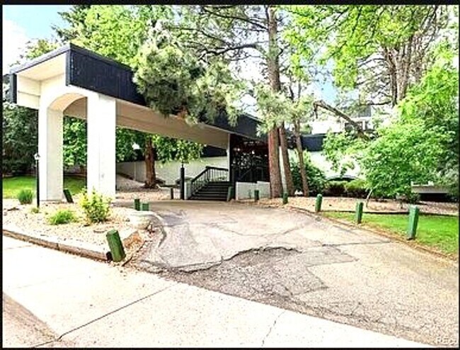Primary Photo - 2375 S Linden Ct