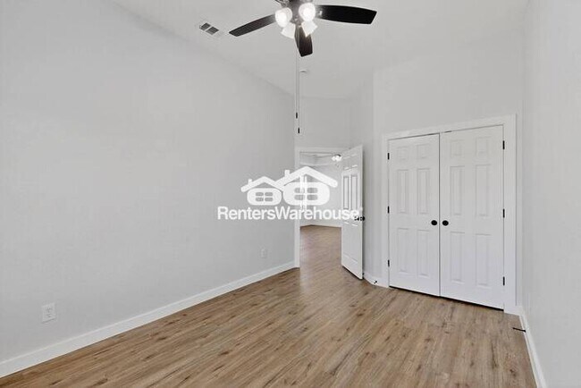 Building Photo - MOVE IN READY Denton Home