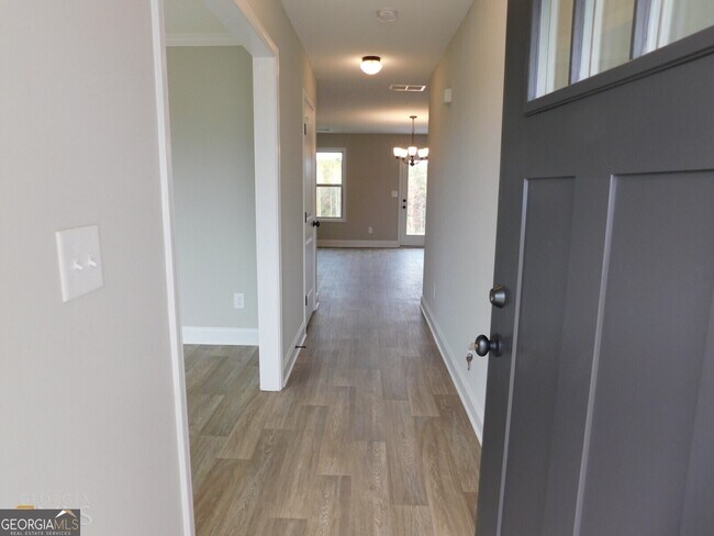 Building Photo - 2214 Savannah Dr