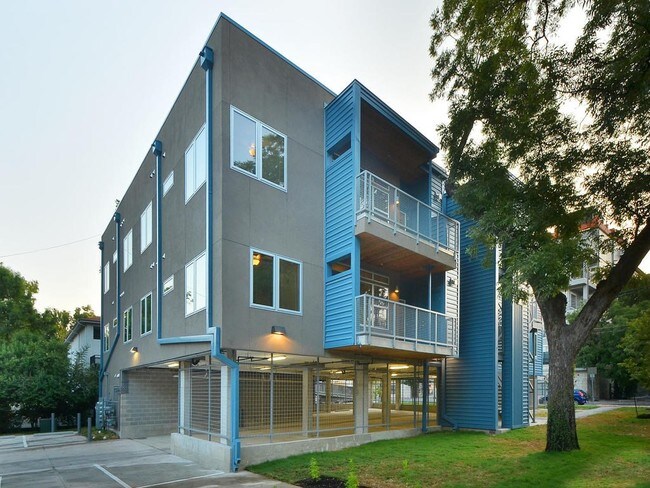 Building Photo - 2822 Rio Grande St