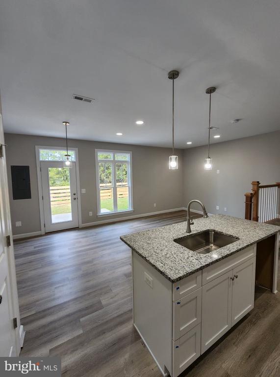 Building Photo - 111 Coralyrose Ct