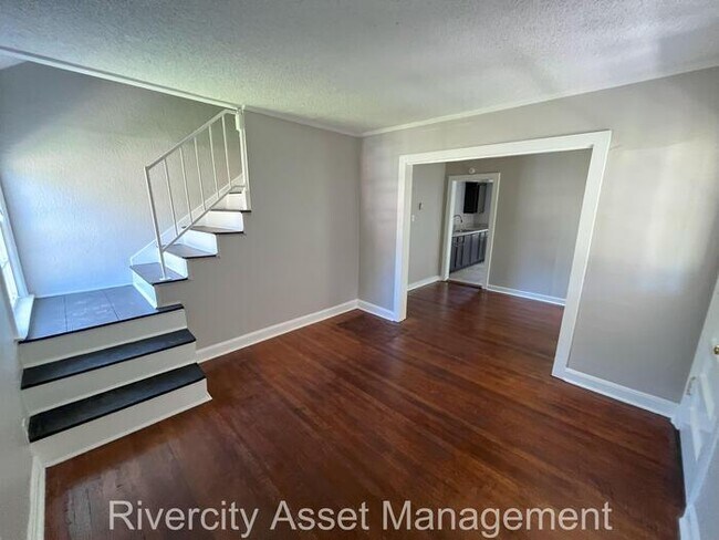 Building Photo - Berclair Beauty with 2 Bonus Bedrooms, Sun...