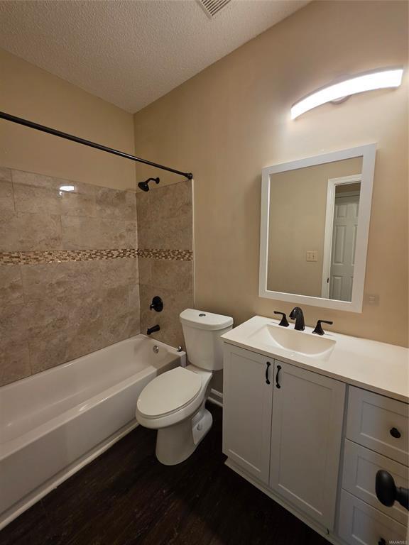 Building Photo - 2230 Kingsbury Dr