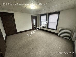 Building Photo - 19 7th Ave SE