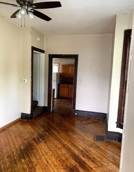 Building Photo - 830 Bowery St