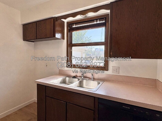 Building Photo - 2753 Fairway Dr