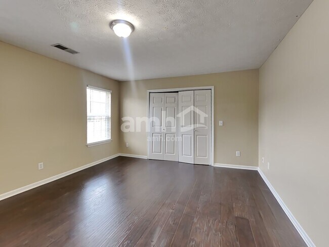 Building Photo - 586 Hollerman Ln