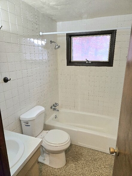 Building Photo - 8260 Southern Blvd