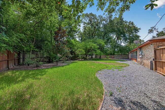 Building Photo - 19002 Mirror Lake Dr
