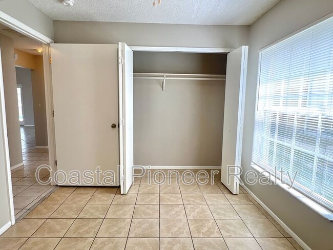 Building Photo - 1310 Lakehurst Way