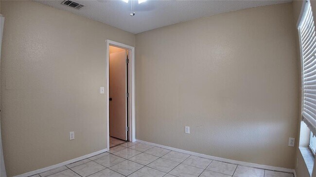 Building Photo - 3112 Enclave Ct