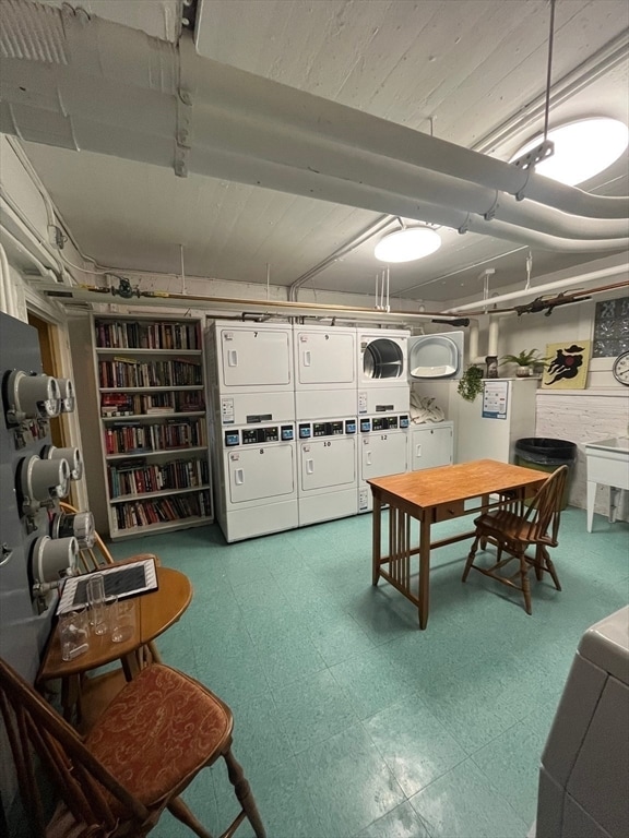 Building Photo - 988 Memorial Dr