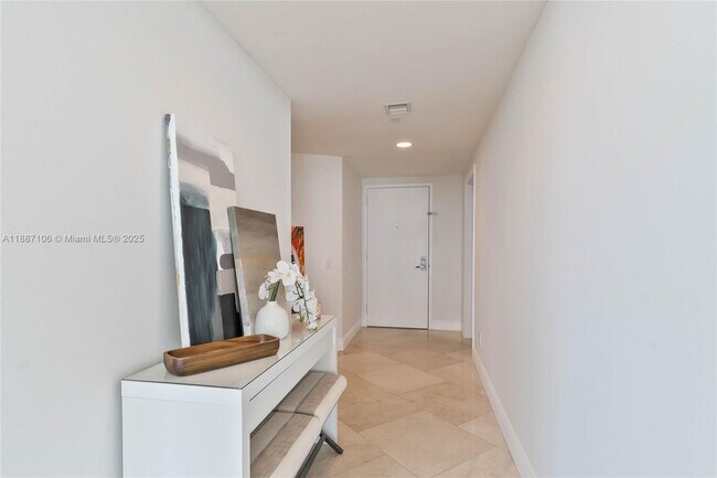 Building Photo - 2475 Brickell Ave
