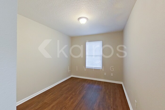 Building Photo - 1335 Mull St