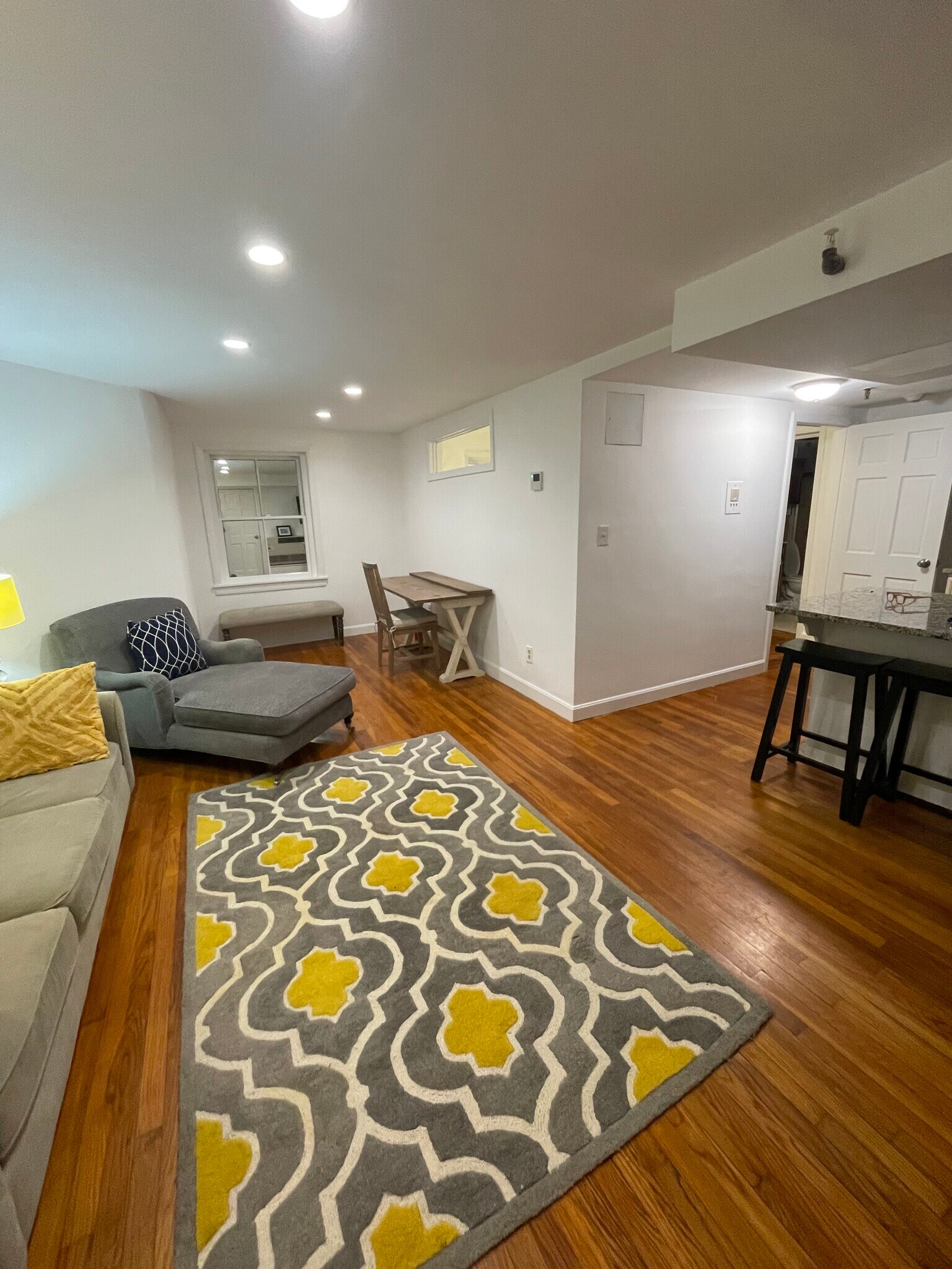 Building Photo - 242 Beacon St