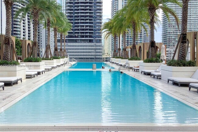 Building Photo - 801 S Miami Ave
