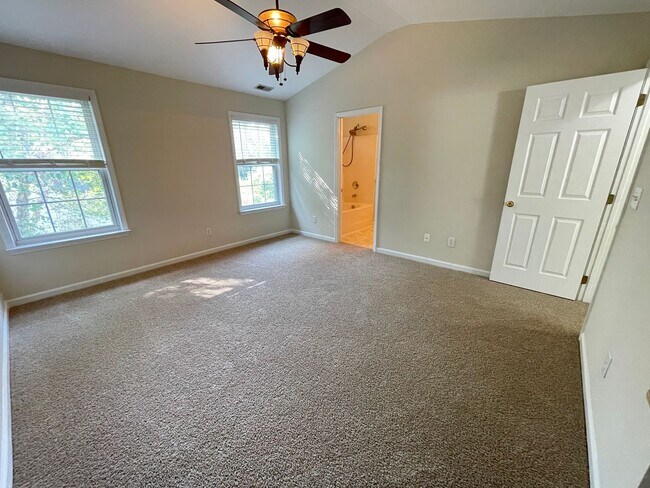 Building Photo - Beautiful, updated 3br 2.5 ba home with garage, fenced-yard in Home Valley Farms Now Available!