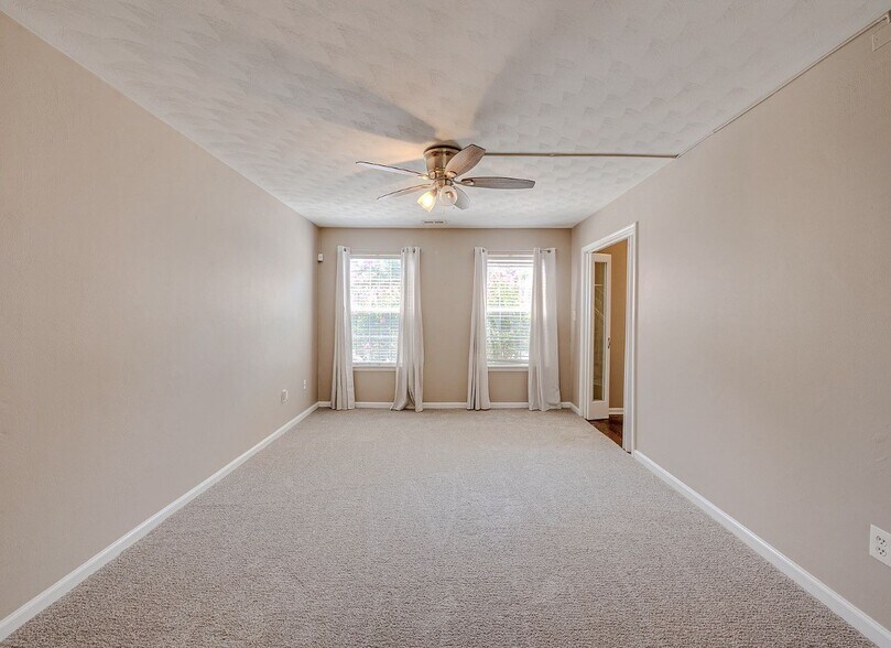 Building Photo - 906 Bellgate Ct