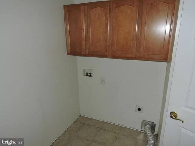 Building Photo - 34 Niagara Way