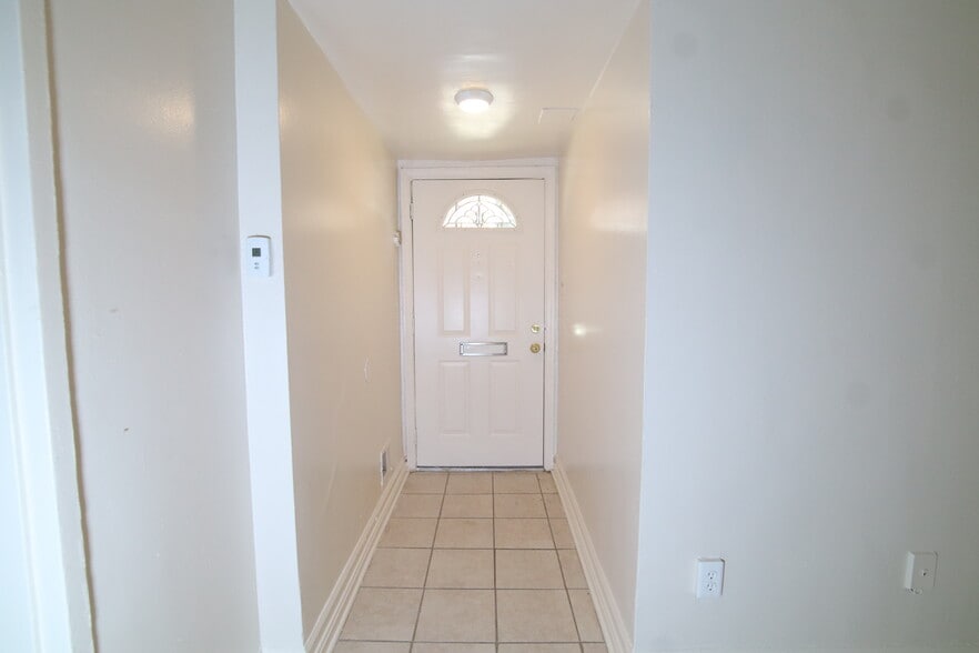 Building Photo - 126 Joliet St SW