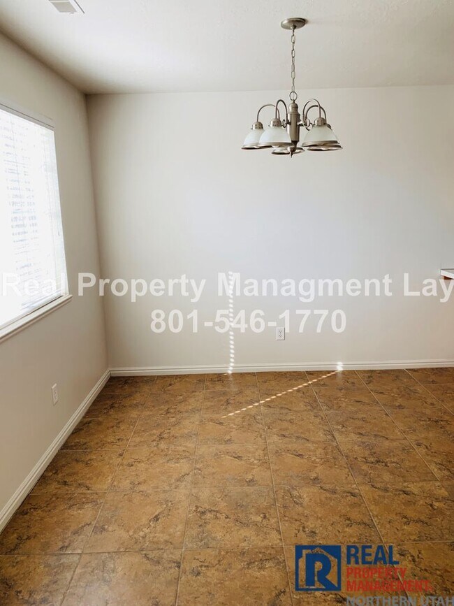 Building Photo - Cozy 2 Bedroom South Ogden Townhome Available Now!