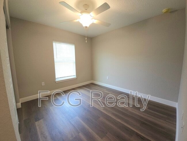 Building Photo - 9379 N Sandree Dr