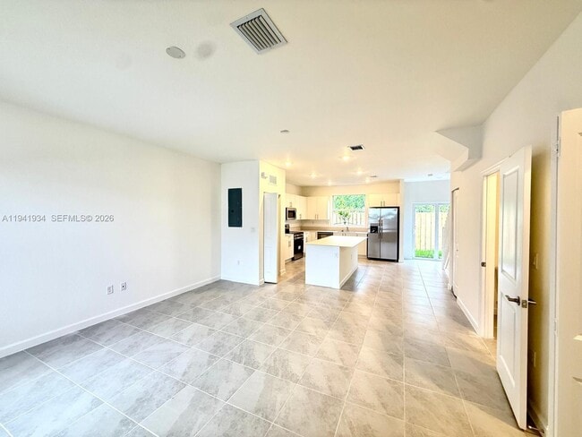 Building Photo - 234 SE 10th St