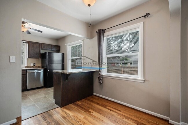 Building Photo - Well-Maintained 3 Bed 2 Bath Cottage in Do...