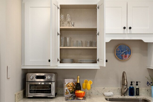 Building Photo - 500 Oak Ave