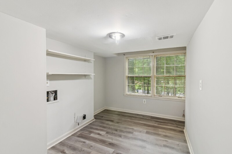 Building Photo - 2600 Lantern Ln