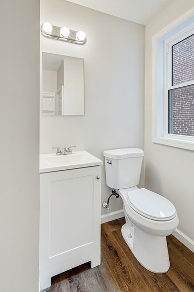 Building Photo - 1340 Pontiac Ave