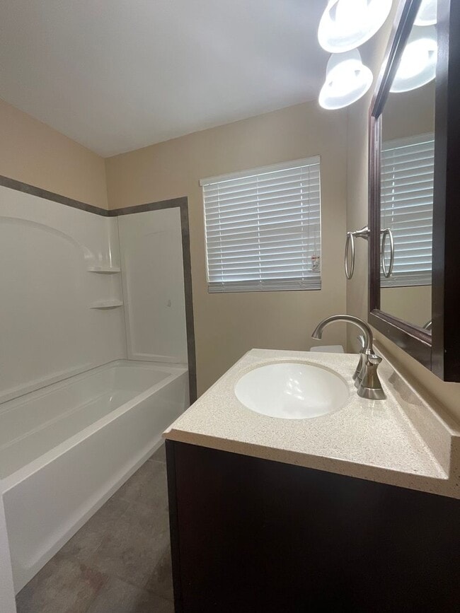 Building Photo - Move in special - 3 bedroom/2 bath brick h...