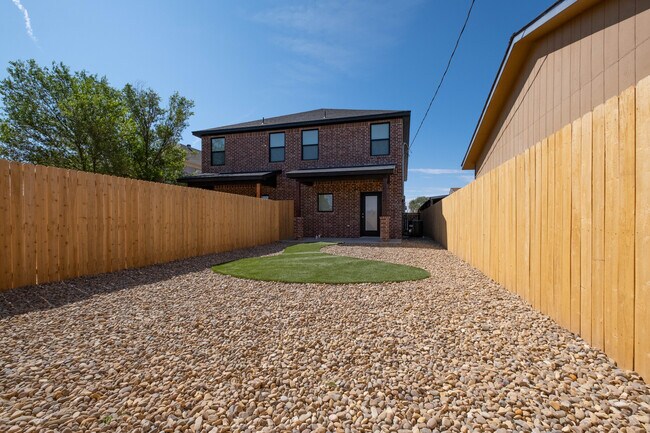 Building Photo - 1711 2nd Ave