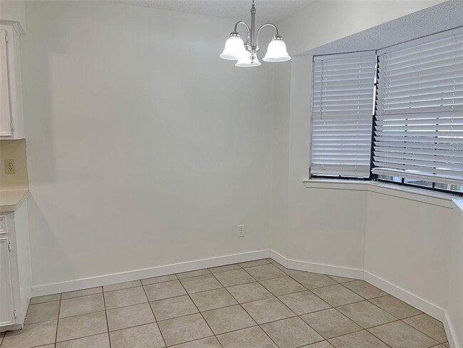 Building Photo - 2609 Cheyenne Dr