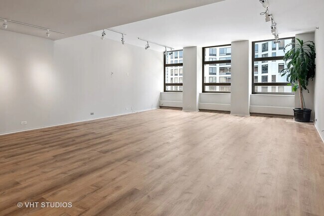 Building Photo - 680 N Lake Shore Dr