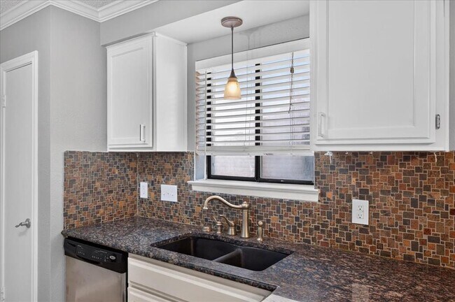 Building Photo - 10215 Missel Thrush Dr
