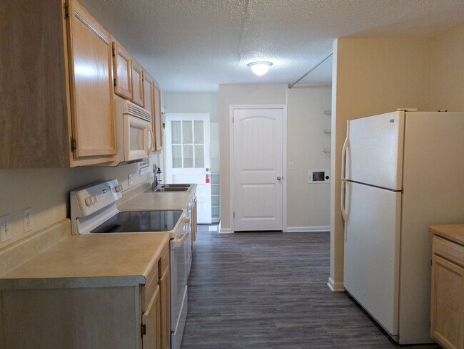 Building Photo - 7266 Valley Ln