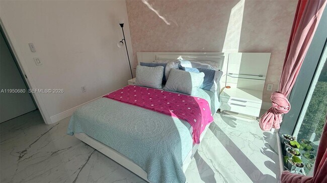 Building Photo - 460 NE 28th St