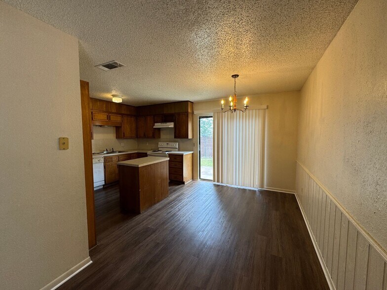 Building Photo - 3407 Victoria Cir