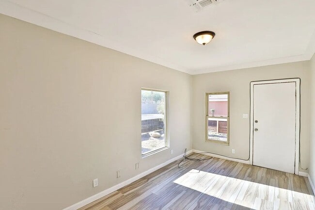 Building Photo - Nice 1 bedroom 1 bath apartment!