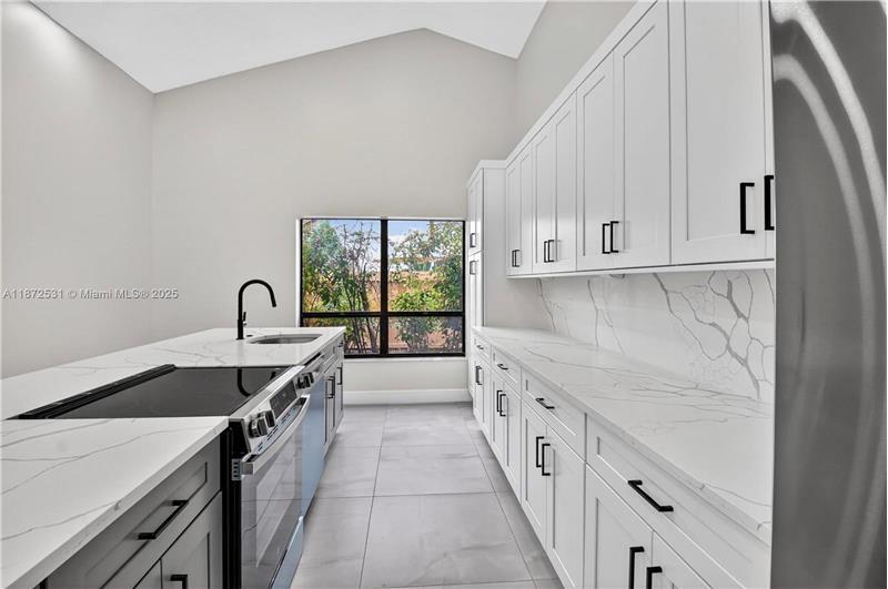 Building Photo - 9581 El Clair Ranch Rd