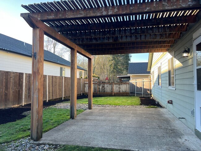 Building Photo - Fantastic Ranch Home in Battleground with ...
